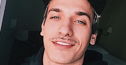 Igor Adamovich ignoraria a ex-namorada em um date com a atual?