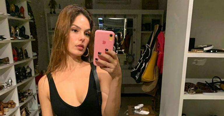 Rael, filho de Isis Valverde, rouba a cena nas redes sociais da mãe com foto em banheira