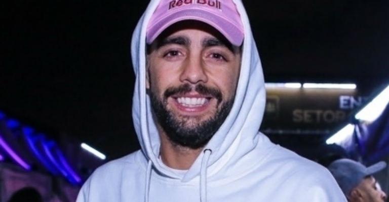 Pedro Scooby aparece agarradinho com Cíntia Dicker em Nova York
