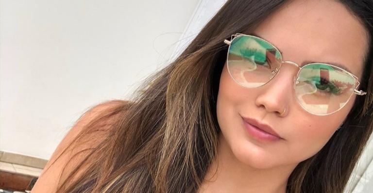 Filha de Kelly Key compartilha foto em cenário árido e encanta web: ”Deveria ser modelo”