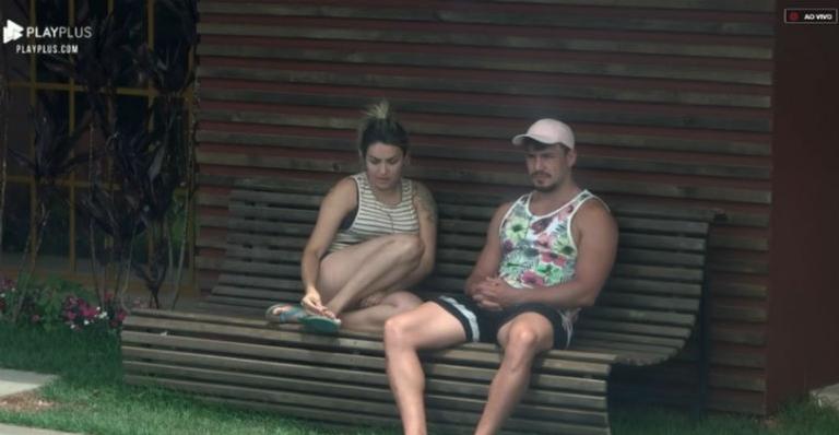 A Fazenda: Depois de briga com Andréa, Thayse detona a peoa em conversa com Lucas