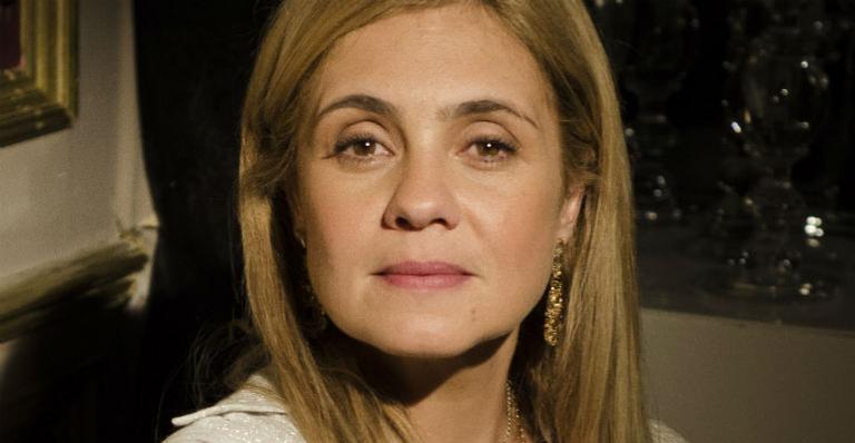 Adriana Esteves posa em clique raro ao lado do filho gato de 19 anos