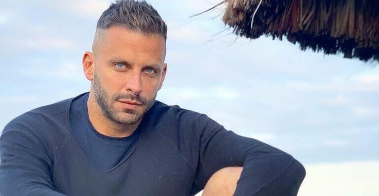 Henri Castelli impressiona ao sensualizar na web com sunga apertada: ”Que homem!”