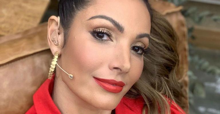 Patricia Poeta posa só de biquíni e arranca suspiros na web: ”Verão feelings”