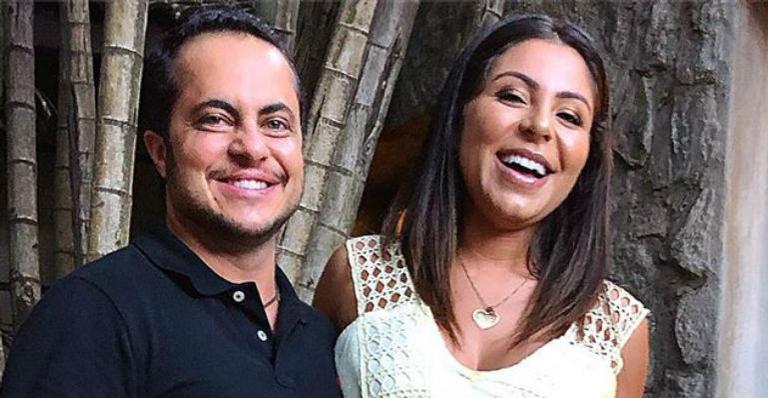 Thammy Miranda publica foto de Andressa Ferreira exibindo barrigão: ”Oito meses”