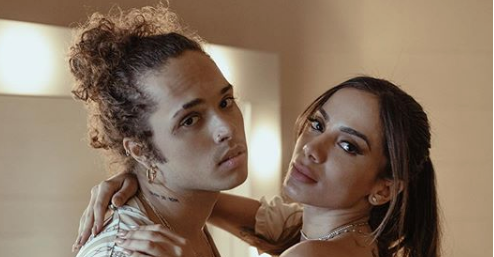 Complicado? Vitão faz revelação sobre beijo em Anitta e relacionamentos!