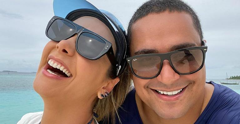 Durante viagem, Carla Perez exibe boa forma e se declara para Xanddy: ”Te amo”