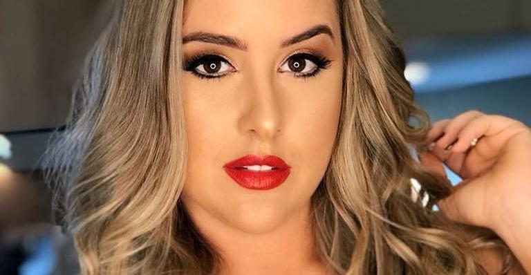 Ex-BBB Patrícia Leitte empina o bumbum em clique e surpreende
