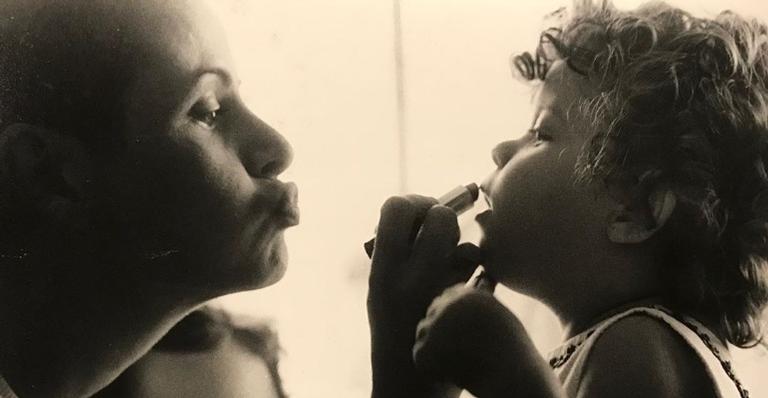 Estela May, filha de Fernanda Young, emociona com homenagem de aniversário ao pai