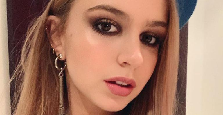 Isabella Scherer arranca suspiros com cliques sensuais de lingerie preta