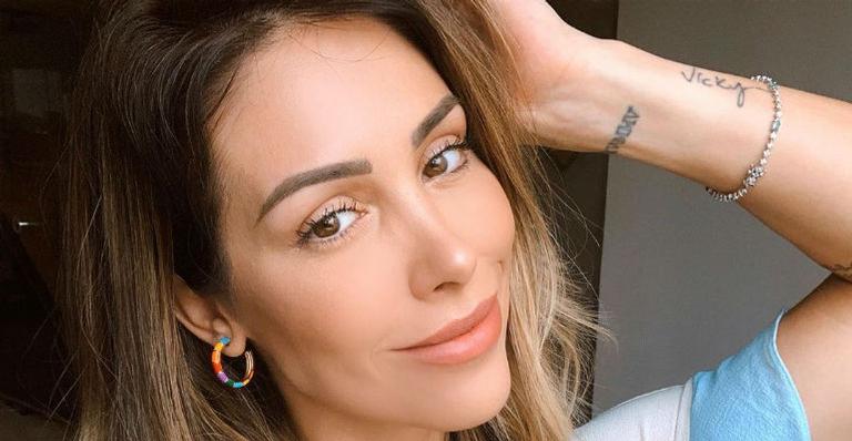 Bella Falconi posa sorrindo ao lado de Stella e penteado da caçula rouba a cena: ”Baby shark”