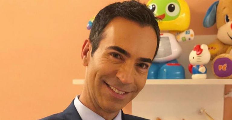 César Tralli é surpreendido por Maju Coutinho com foto de 1998: ”Conservado”