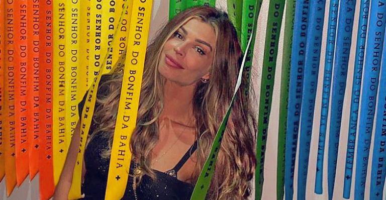 Grazi Massafera surge em clique abraçando homem misterioso e intriga os fãs