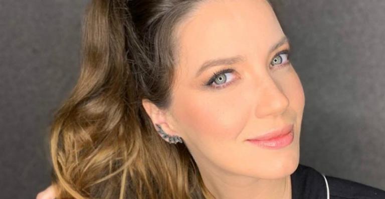 Nathalia Dill curte tarde de vôlei com os amigos na praia: ”Voleizinho praiano”