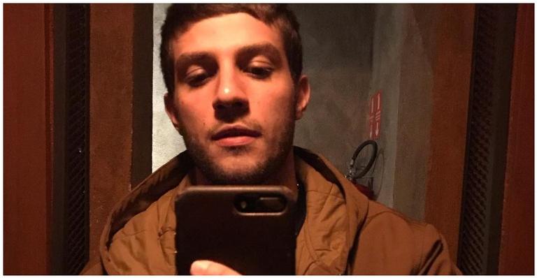 Chay Suede fala sobre tema de nova novela e reflete sobre relação com a mãe