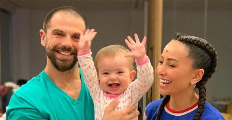Ao retornar de viagem, Sabrina Sato explode o fofurômento ao registrar reencontro com Zoe