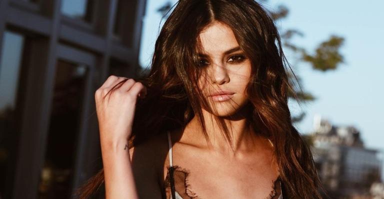 Pela primeira vez, Selena Gomez leva a irmã mais nova para tapete vermelho de première
