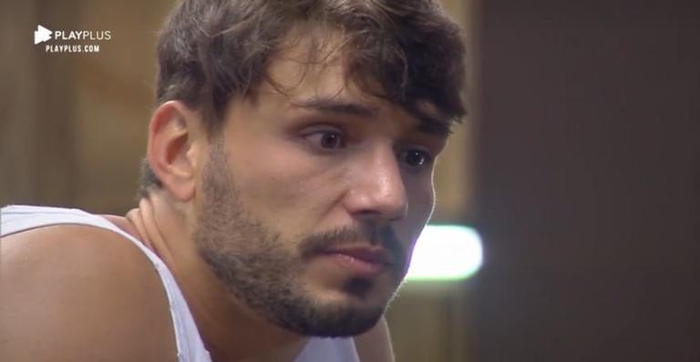 A Fazenda: Lucas toca o sino após festa e ameaça deixar o reality