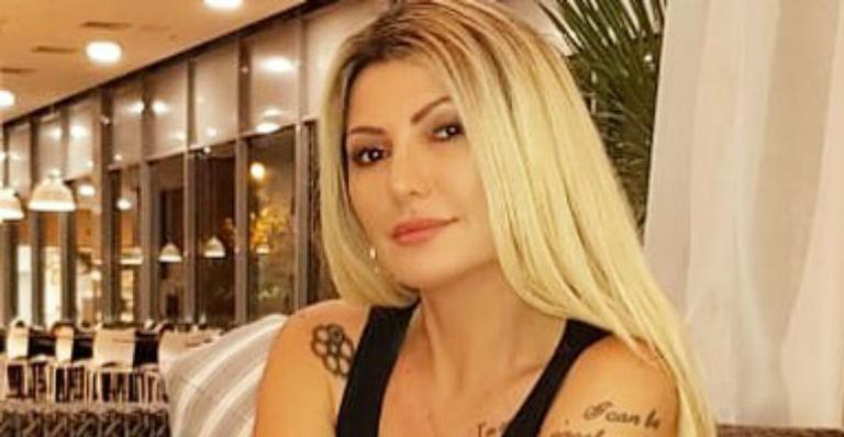 Só de biquíni, Antônia Fontenelle ostenta boa forma em clique sensual
