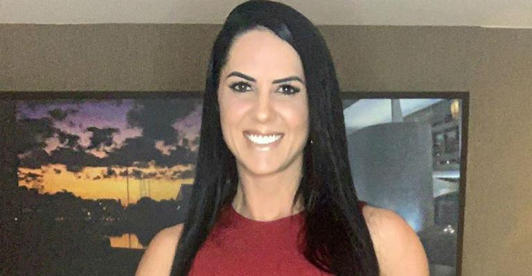 Graciele Lacerda faz a temperatura subir ao posar de micro vestido