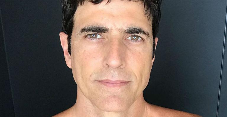 Reynaldo Gianecchini sua a camisa em corrida na orla de Ipanema