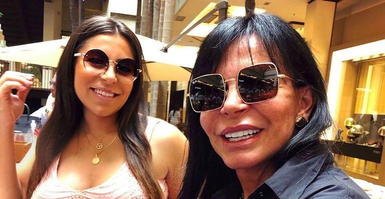 Andressa Ferreira exibe barrigão de grávida ao lado de Gretchen e encanta demais