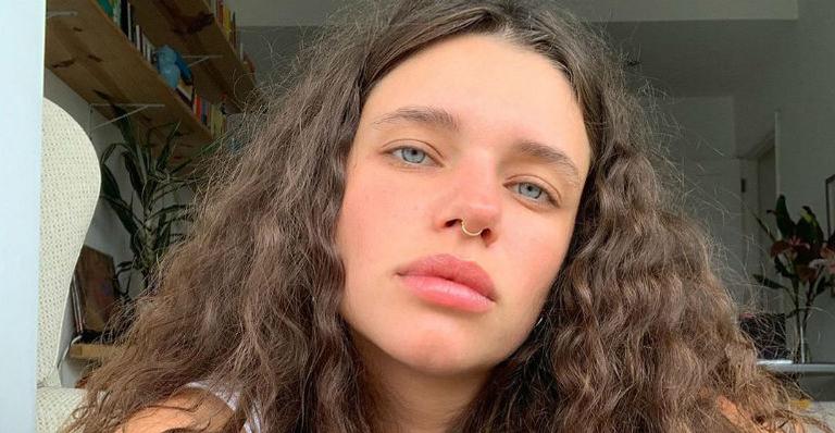 Bruna Linzmeyer posa seminua e internautas elogiam: ”Deusa dos 7 mares”
