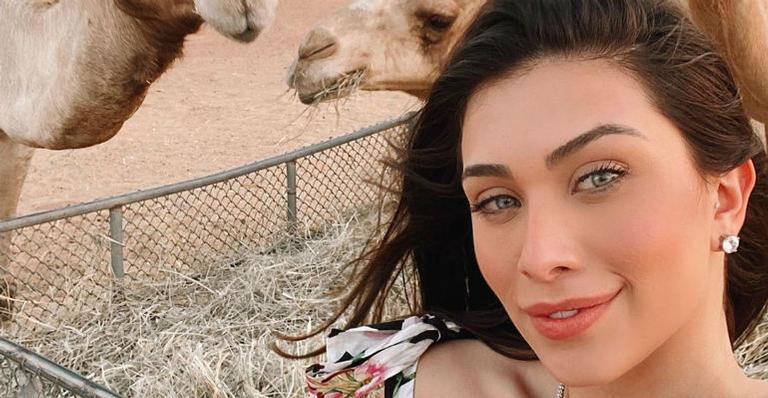 Flavia Pavanelli posa ao lado da irmã em seu aniversário e semelhança impressiona os seguidores
