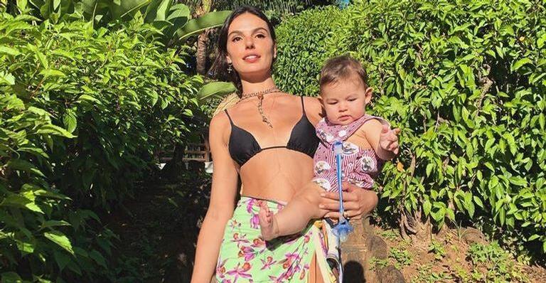 Isis Valverde encanta seguidores ao compartilhar vídeo de Rael brincando