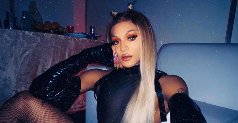 Ao natural, Pabllo Vittar aparece irreconhecível em foto com vista paradisíaca: ”Perfeita”