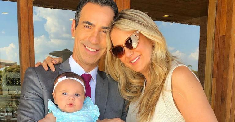 Ticiane Pinheiro compartilha foto aos olhos do marido, Cesar Tralli, e sorriso de Manu rouba a cena