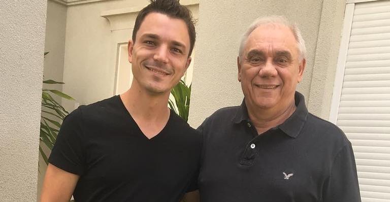 Filho de Marcelo Rezende é contratado por emissora no dia em que o jornalista completaria 67 anos