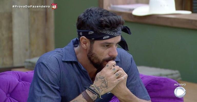 A Fazenda: Diego se distancia dos peões após discussão ”Sempre sobra pra mim!”