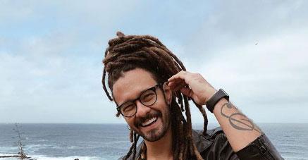 Gabriel Elias revela que já dedicou a mesma música para mais de uma garota!