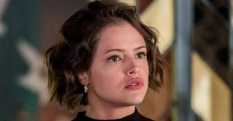 Josiane apanha de líder das detentas e é ameaçada de morte em ”A Dona do Pedaço”