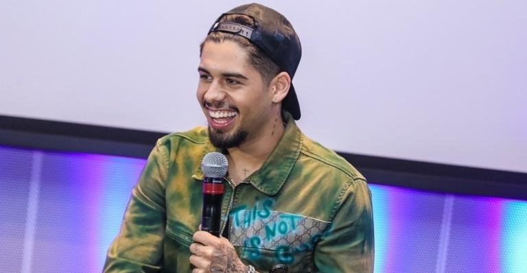Zé Felipe compartilha clique antigo ao lado da mãe e presta homenagem: ”Minha vida”