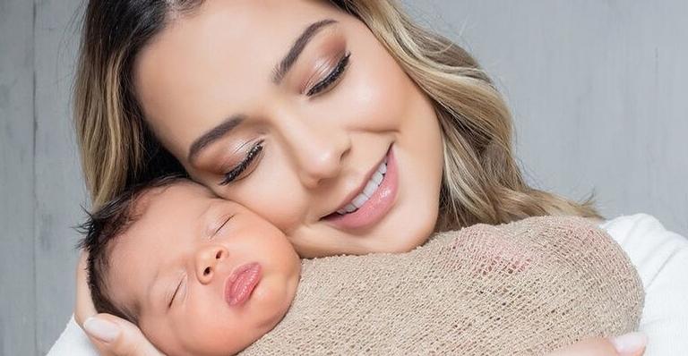 Carol Dantas faz festinha fofa e temática para comemorar 2 meses do caçula, Valentin