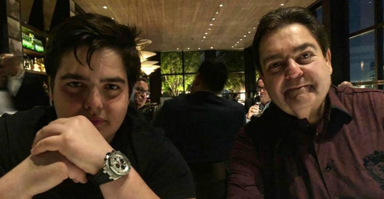 Cresceu! Aos 15 anos, Filho de Faustão surpreende ao surgir de barba