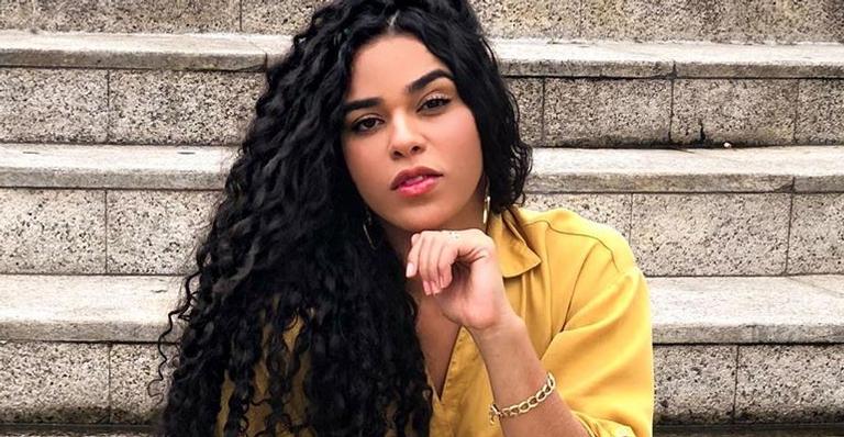 Elana Valenaria surge irreconhecível ao mostrar super produção para desfile: ”Maravilhosa!”