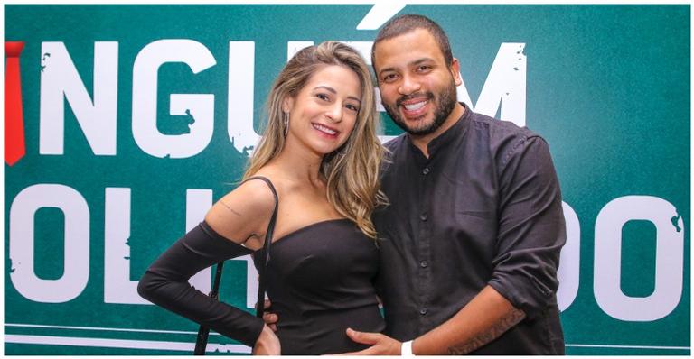 Projota vai à lançamento de série com a esposa, grávida de quase 7 meses