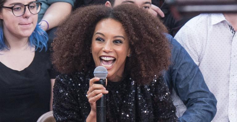 Taís Araujo compartilha clique raro com prima e semelhança impressiona: ”Parece sua irmã”