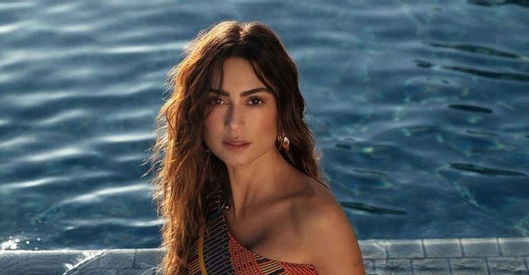 Thaila Ayala impressiona ao exibir corpo escultural aproveitando praia de Noronha: ”Sereia!”