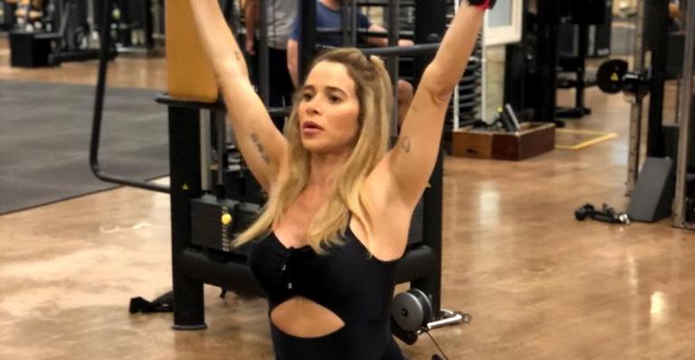 Grávida, Dany Bananinha posta registros de sua rotina de exercícios físicos