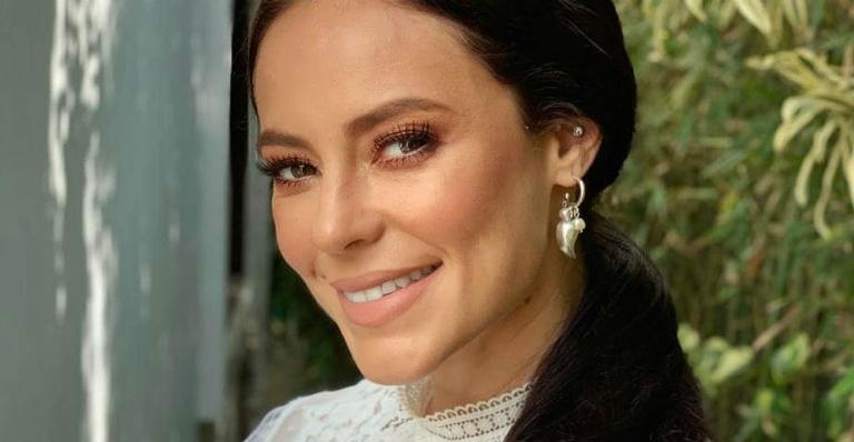 De visual renovado, Paolla Oliveira encanta web com cabelo mais claro