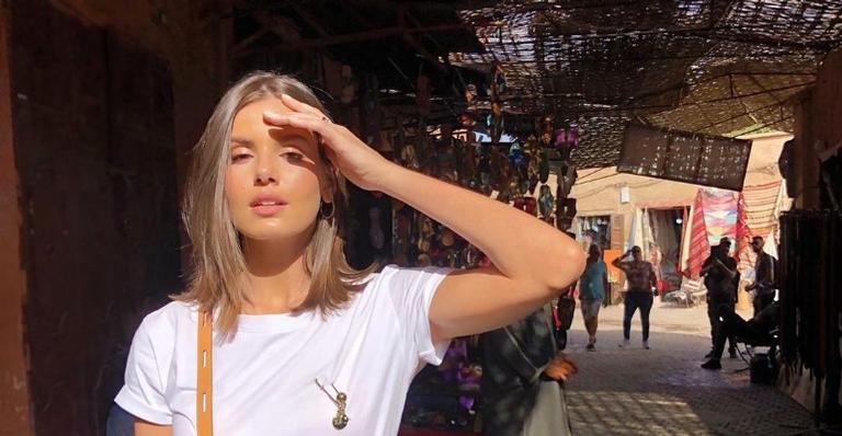 Camila Queiroz brinca com seguidores ao compartilhar clique toda produzida para ir à farmácia