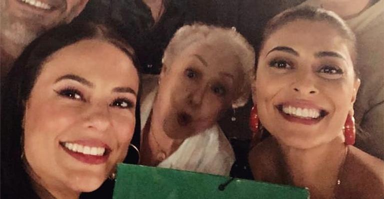 Paolla Oliveira comemora cena de A Dona do Pedaço: ”Nós e a pasta verde”
