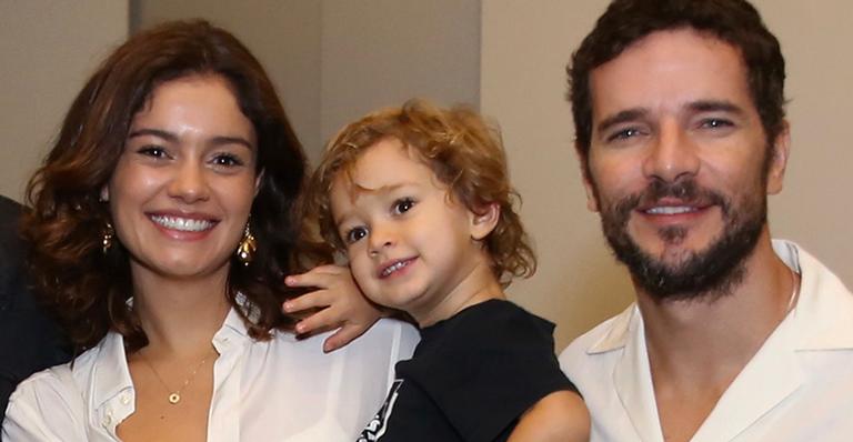 Sophie Charlotte faz aparição com o filho e pequeno rouba a cena