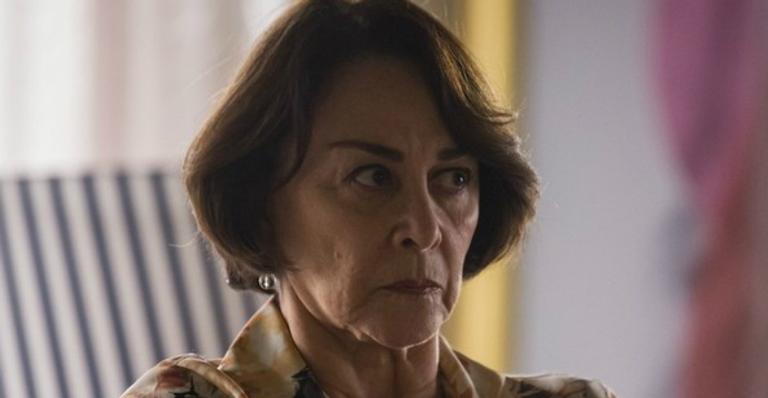 A Dona do Pedaço: Rejeitada, Evelina dá o bote em viúvo ricaço