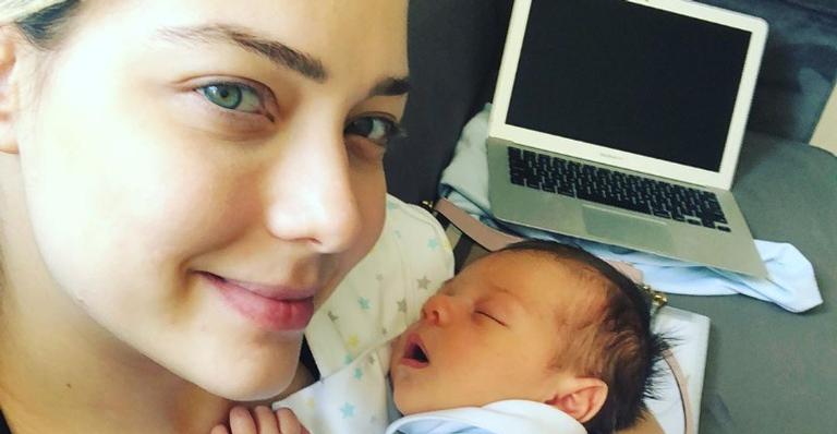 Carol Dantas explode o fofurômetro com clique de Valentin em passeio matinal
