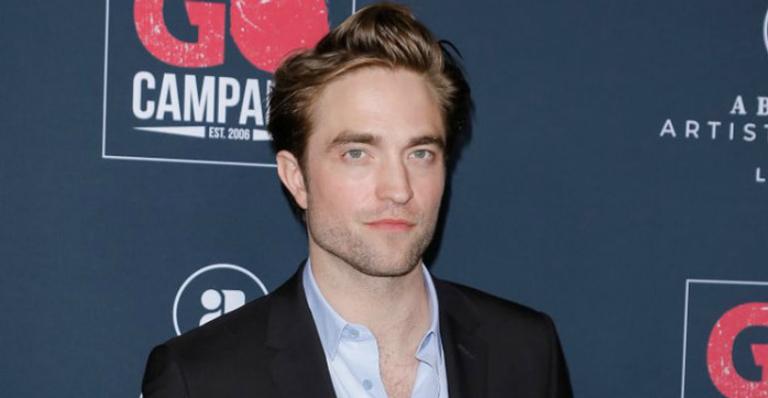 Robert Pattinson diz o que achava da saga Crepúsculo: ”História estranha”